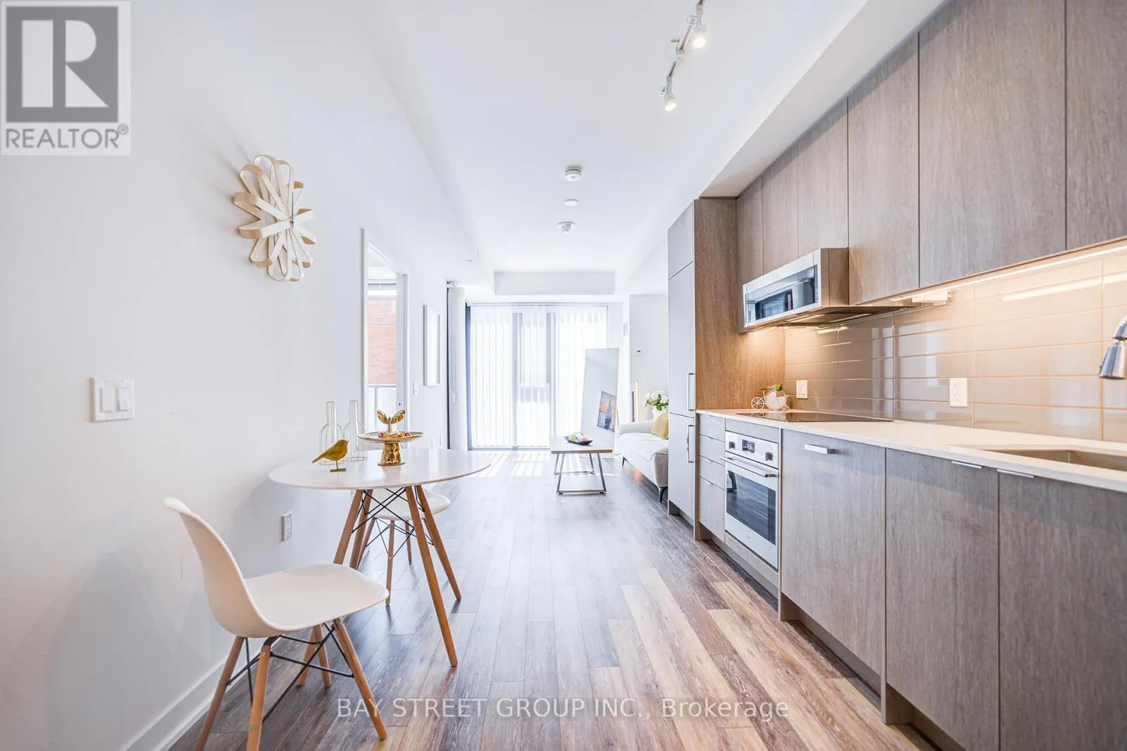 320 - 250 LAWRENCE AVENUE W