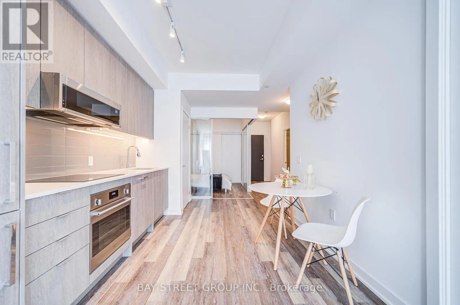 320 - 250 LAWRENCE AVENUE W