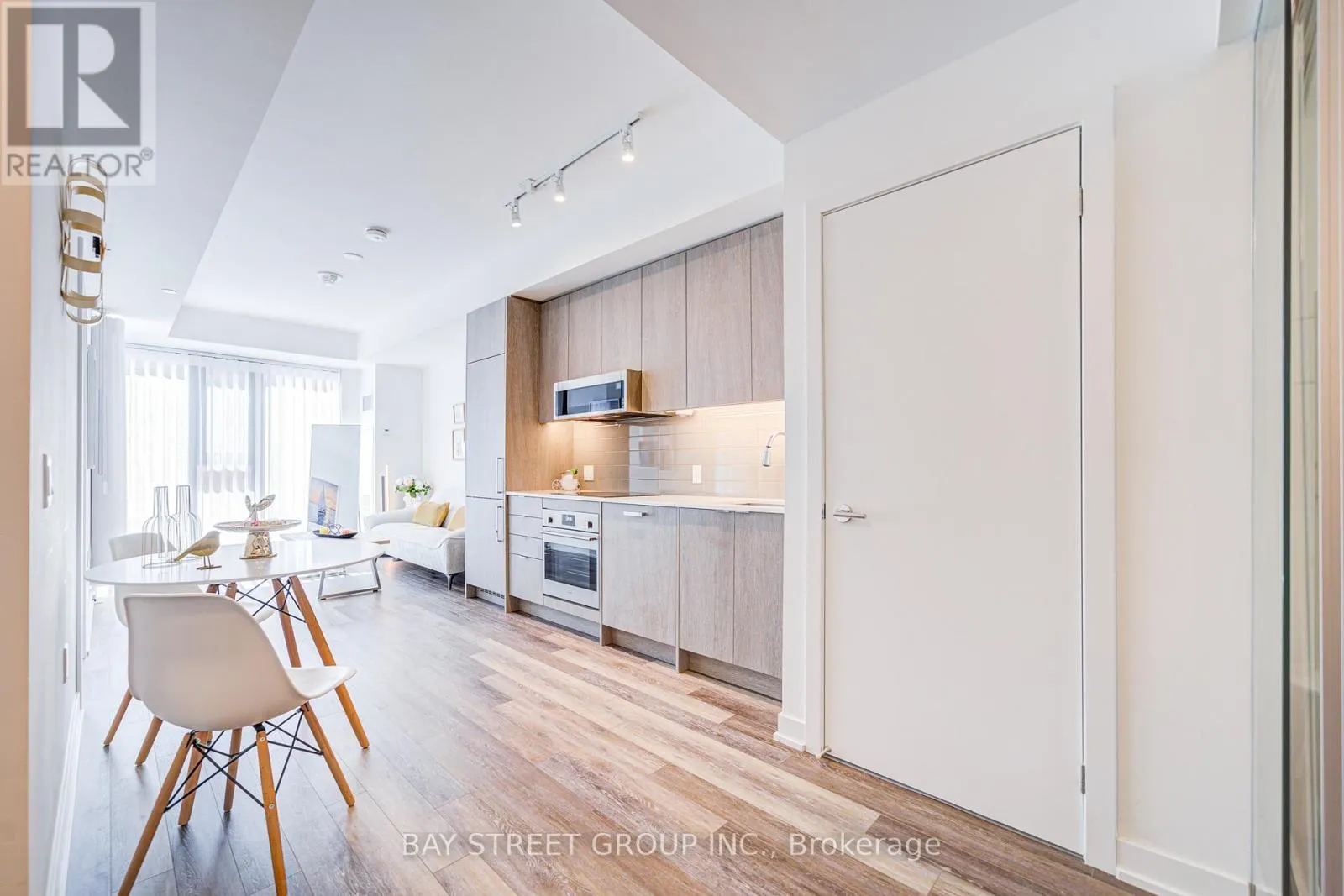 320 - 250 LAWRENCE AVENUE W