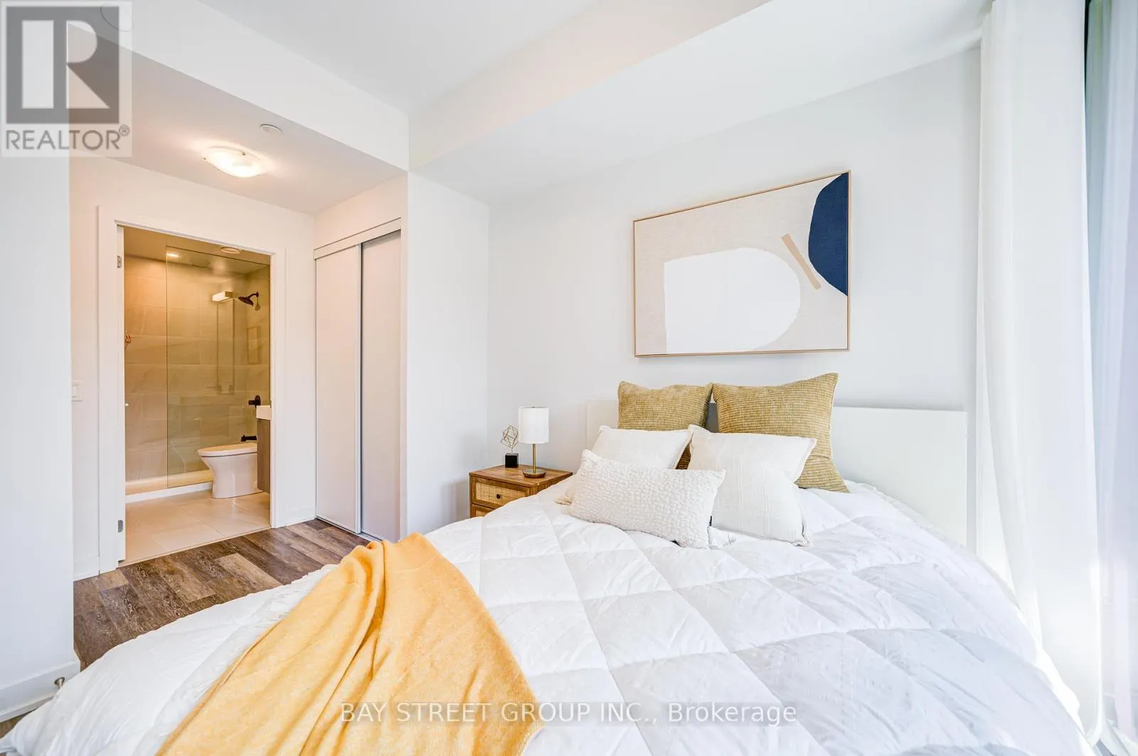 320 - 250 LAWRENCE AVENUE W