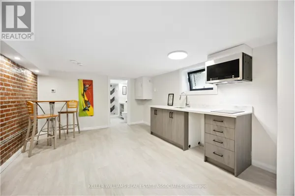 5 - 27 GLEN ELM AVENUE