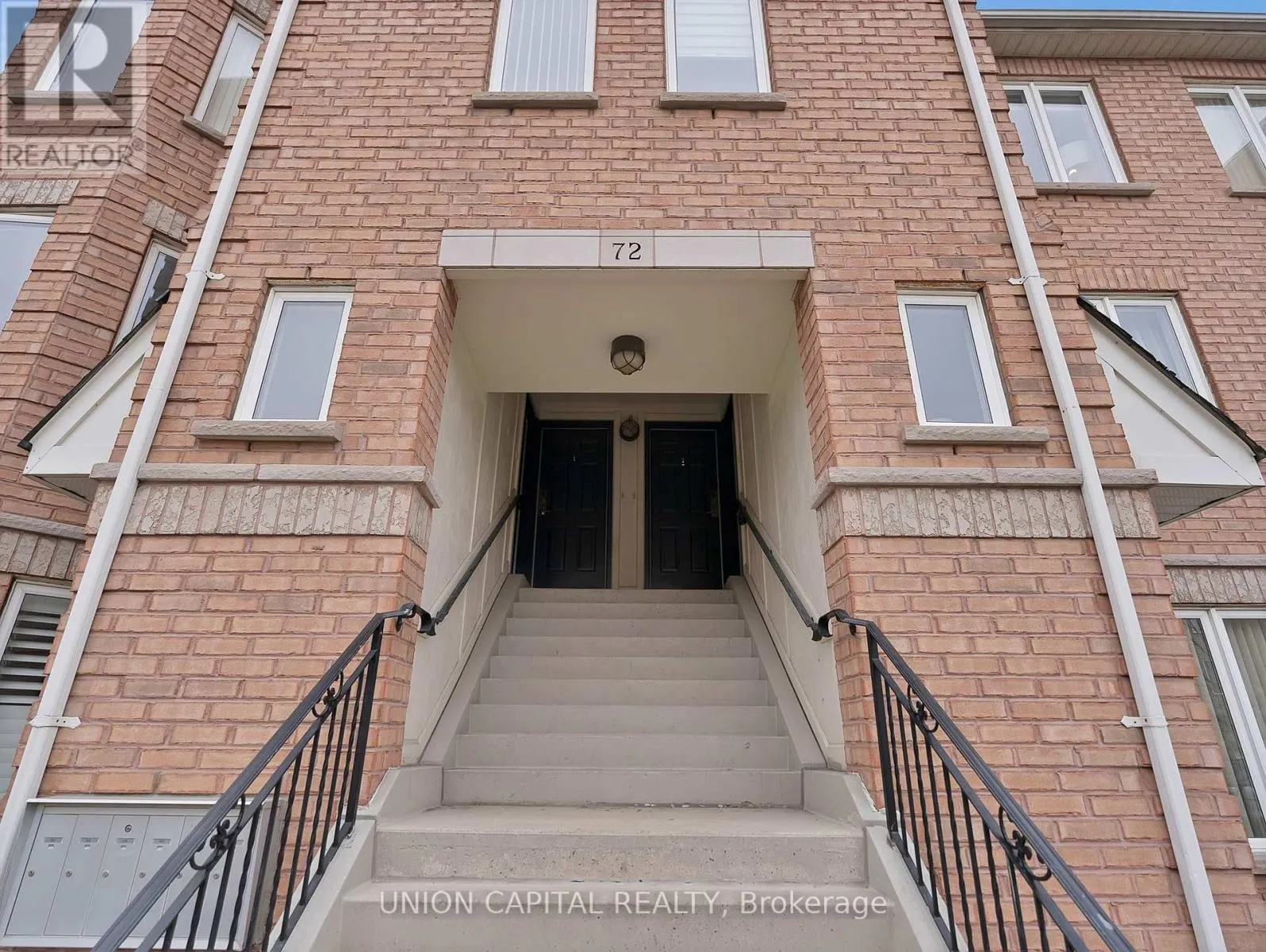 302 - 72 AERODROME CRESCENT