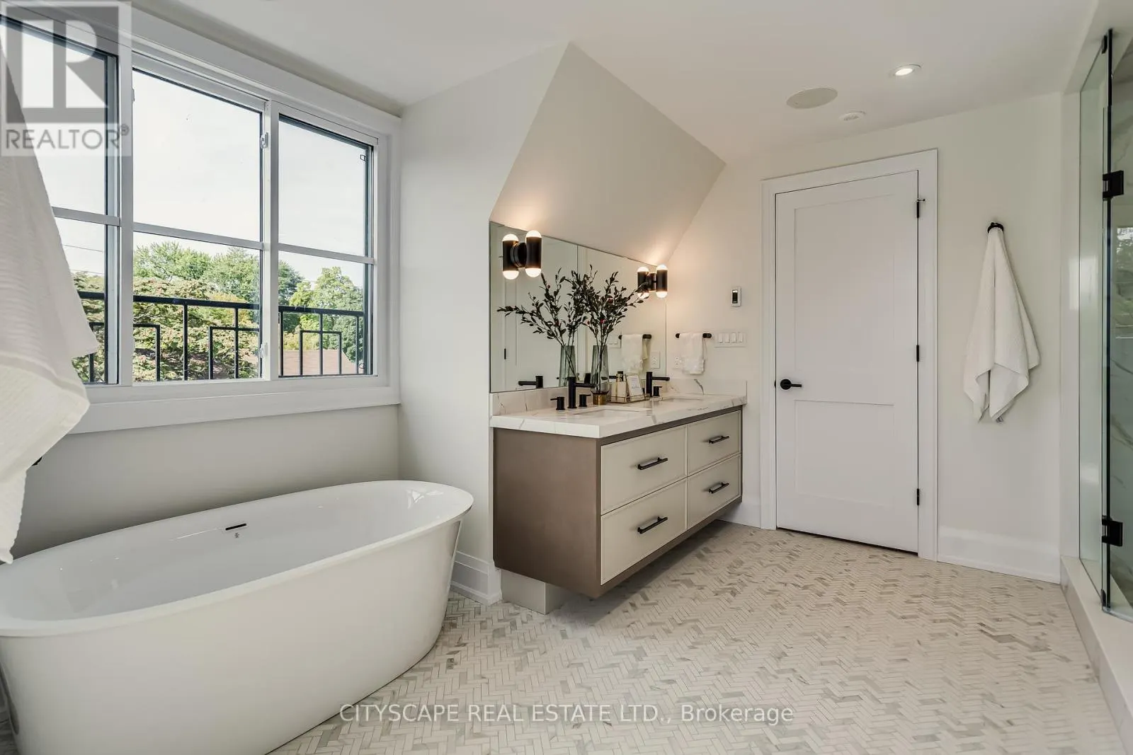 372 BRIAR HILL AVENUE