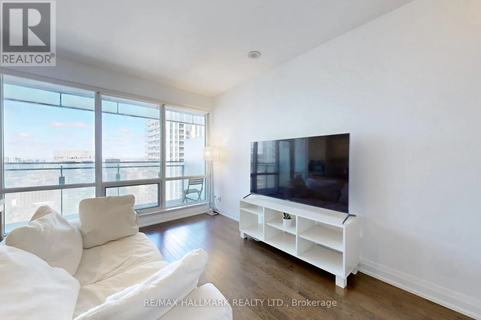 3804 - 80 JOHN STREET