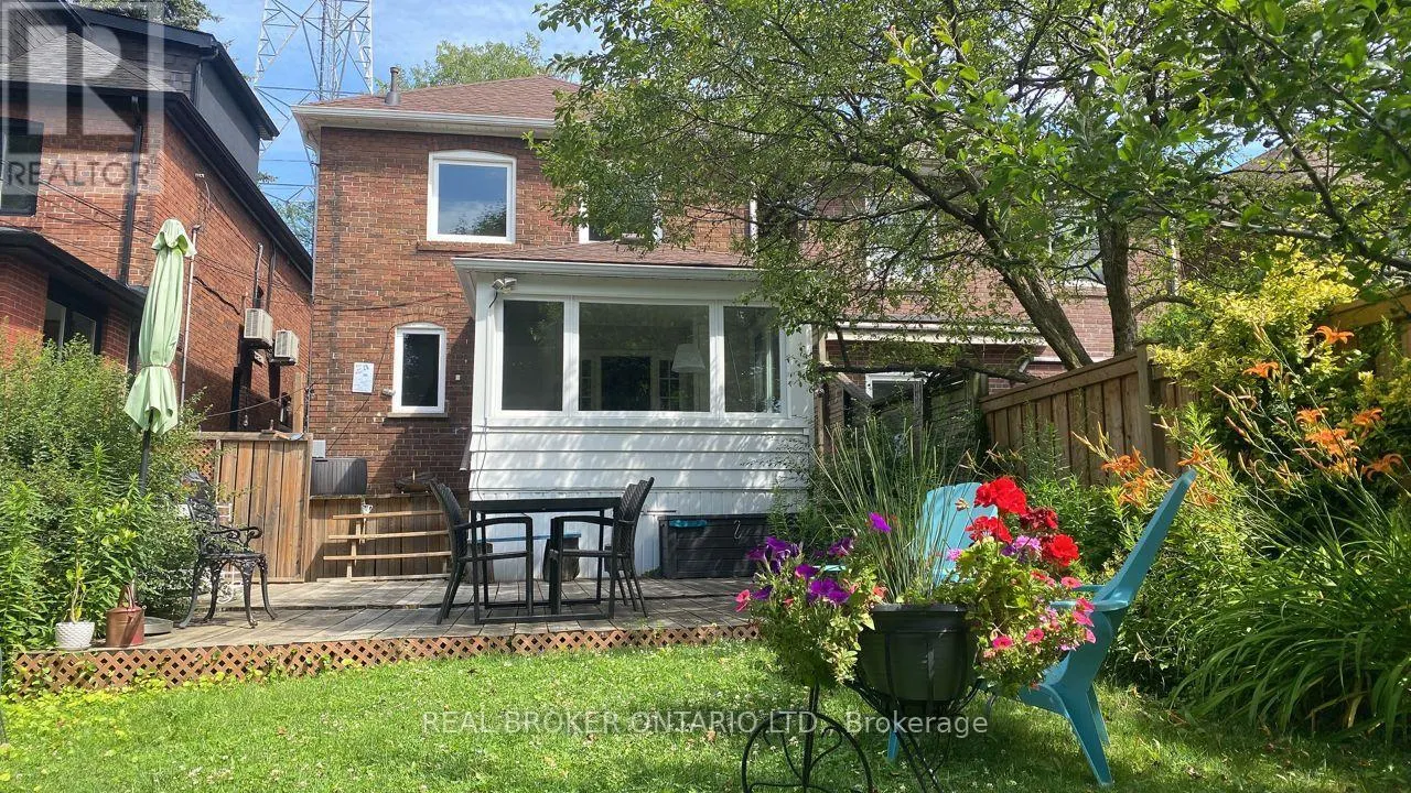 413 ROSELAWN AVENUE