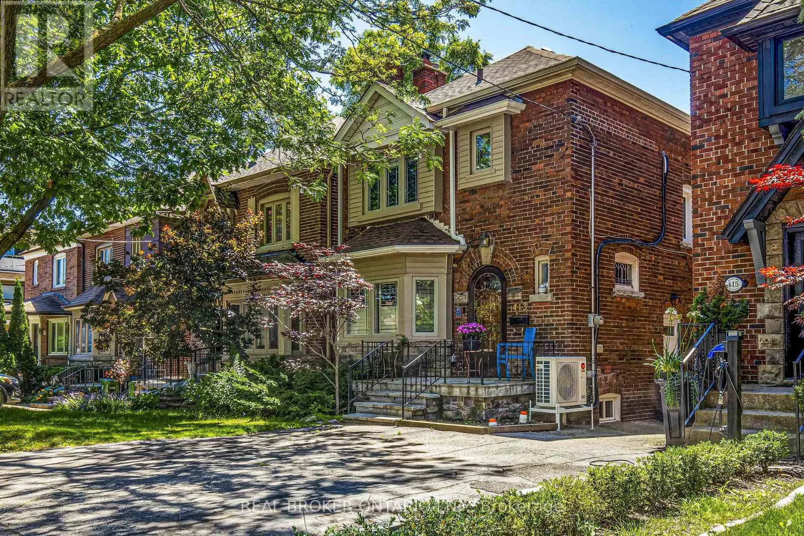 413 ROSELAWN AVENUE
