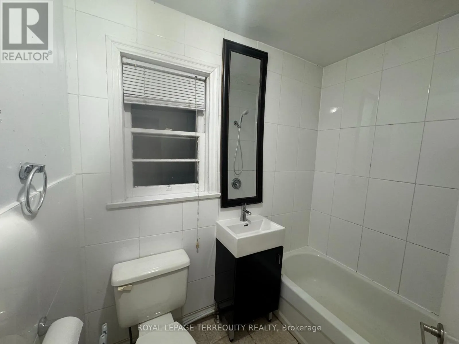 TOP FLOOR - 127 SHEPPARD AVENUE W
