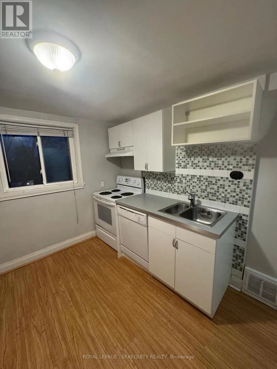 TOP FLOOR - 127 SHEPPARD AVENUE W