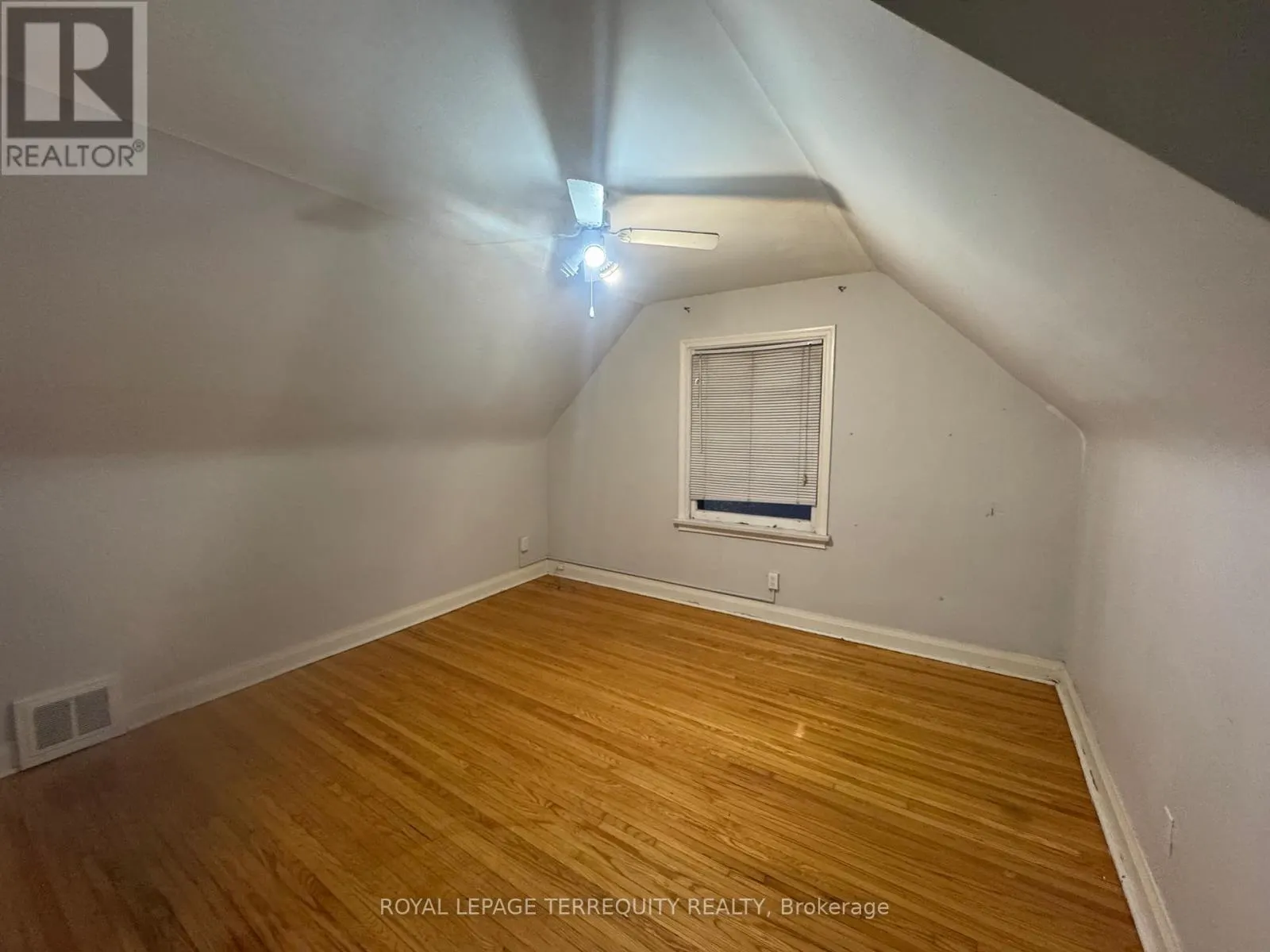 TOP FLOOR - 127 SHEPPARD AVENUE W