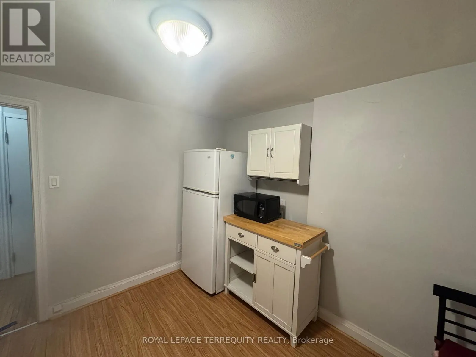 TOP FLOOR - 127 SHEPPARD AVENUE W