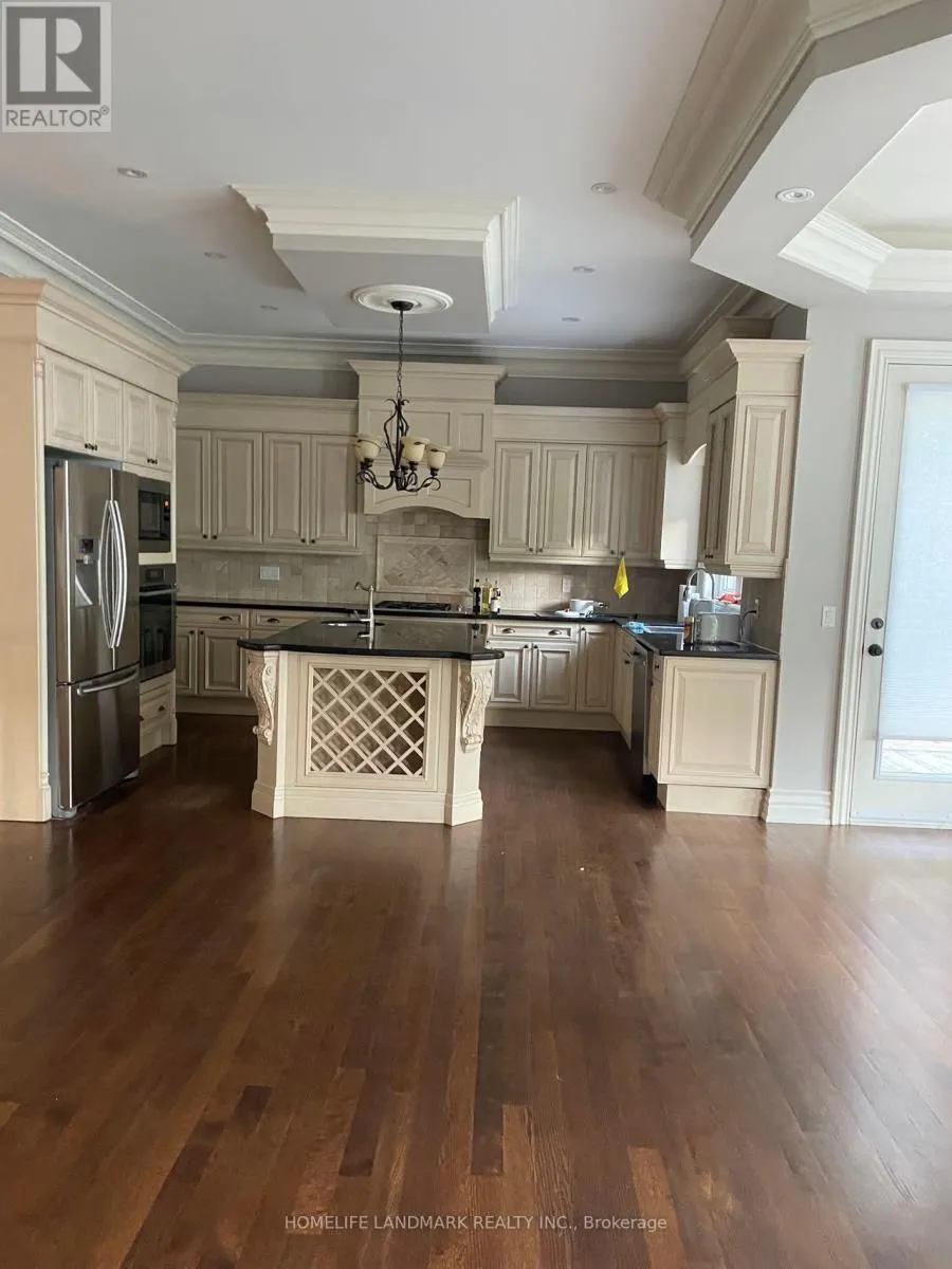 ENSUITE - 135 FLORENCE AVENUE