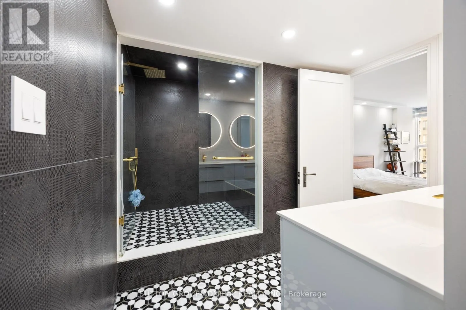 2108 - 131 BEECROFT ROAD