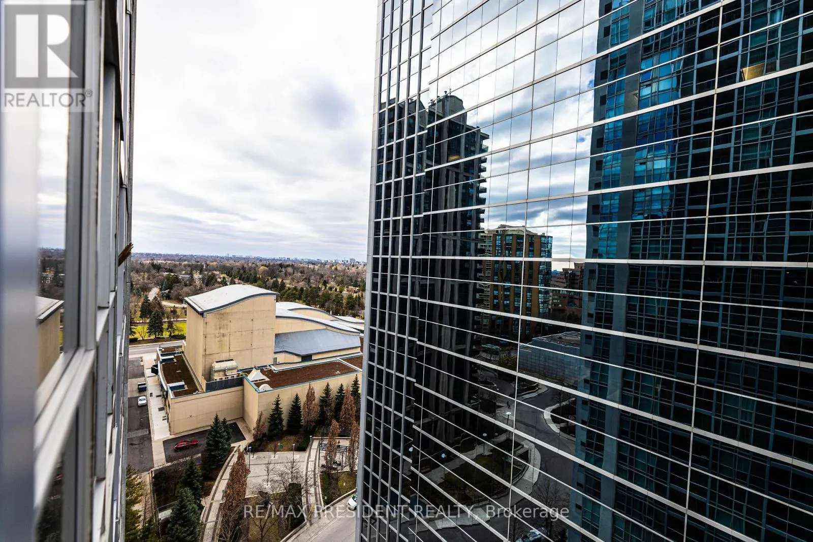 1911 - 4978 YONGE STREET