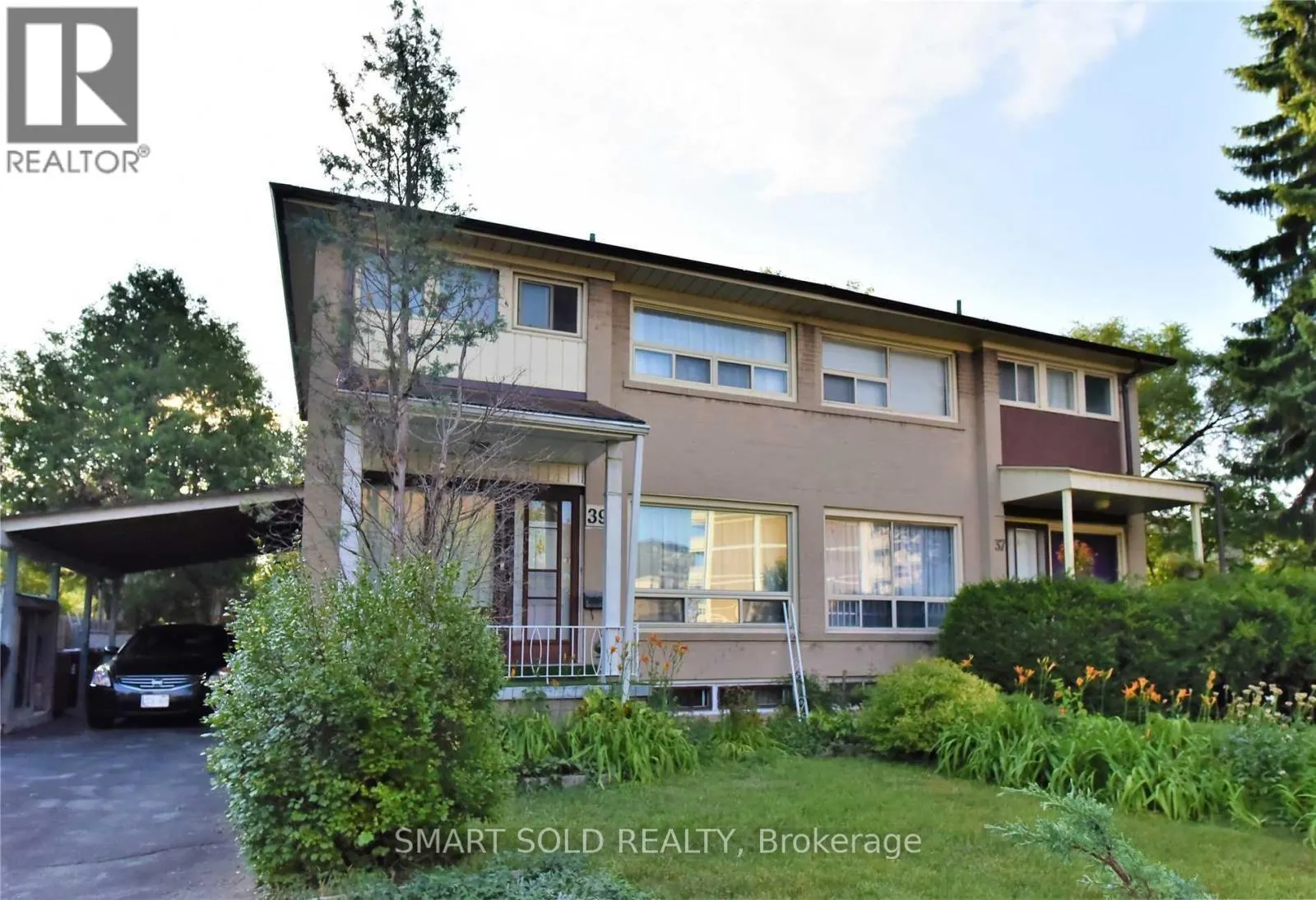 39 RAYOAK DRIVE