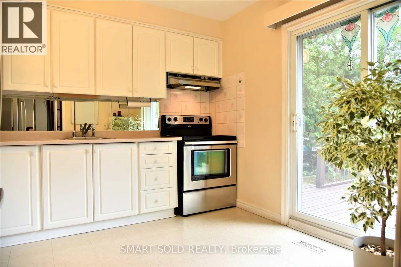 39 RAYOAK DRIVE