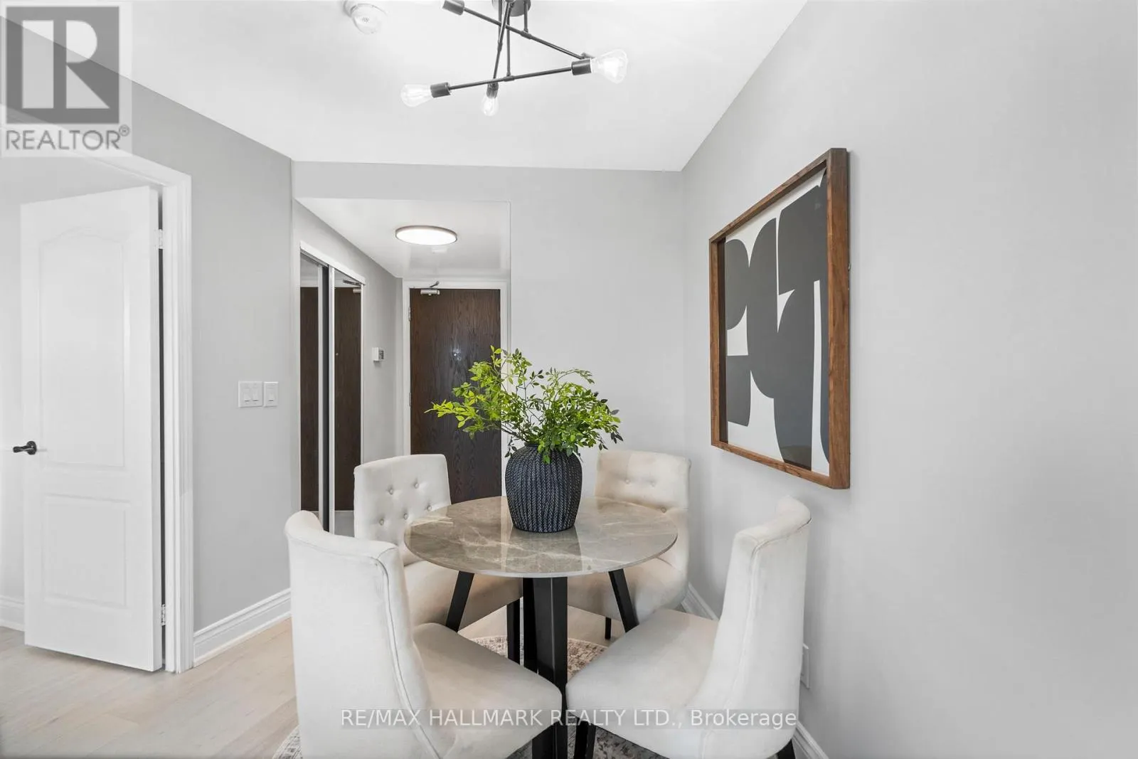 328 - 205 THE DONWAY W