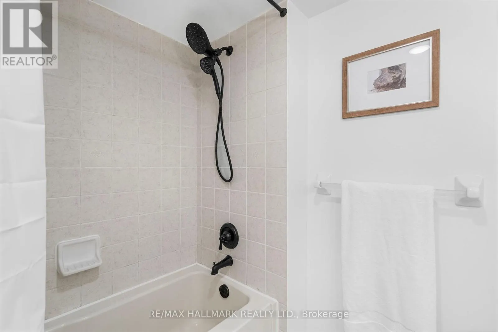 328 - 205 THE DONWAY W