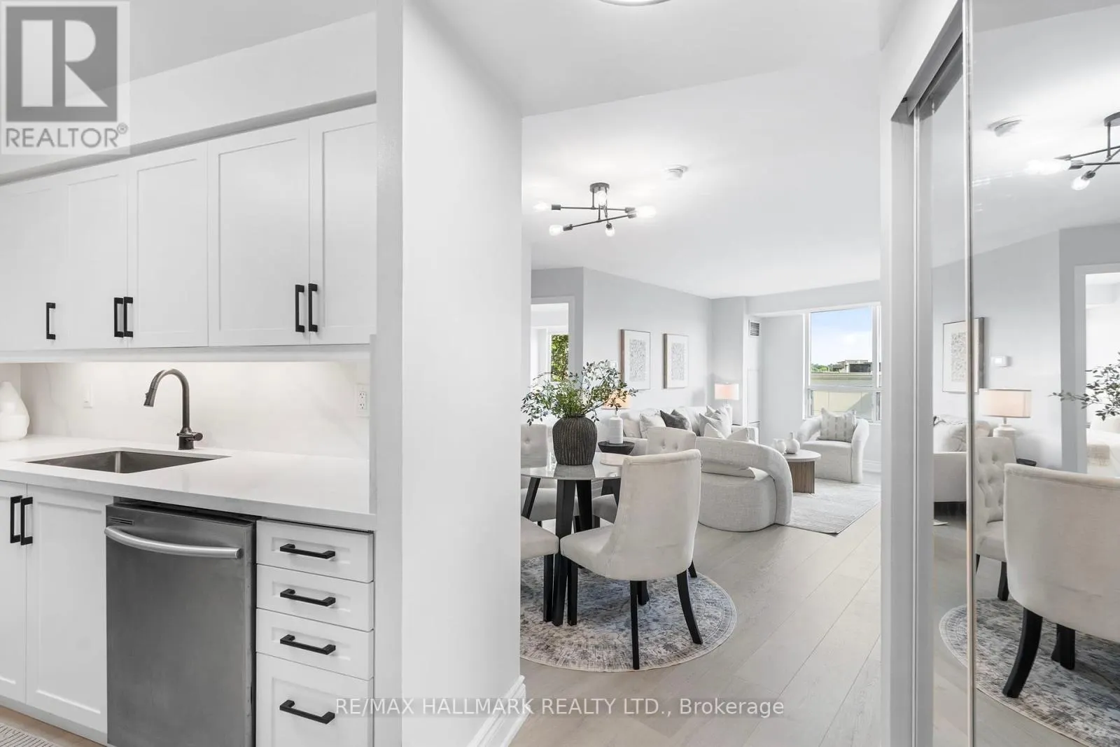 328 - 205 THE DONWAY W