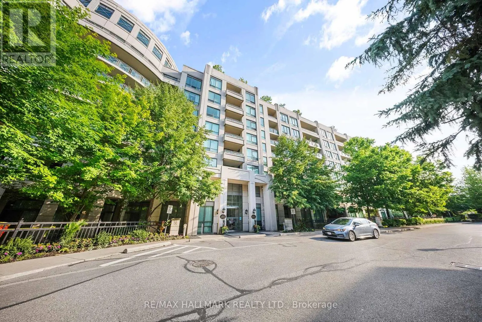 328 - 205 THE DONWAY W
