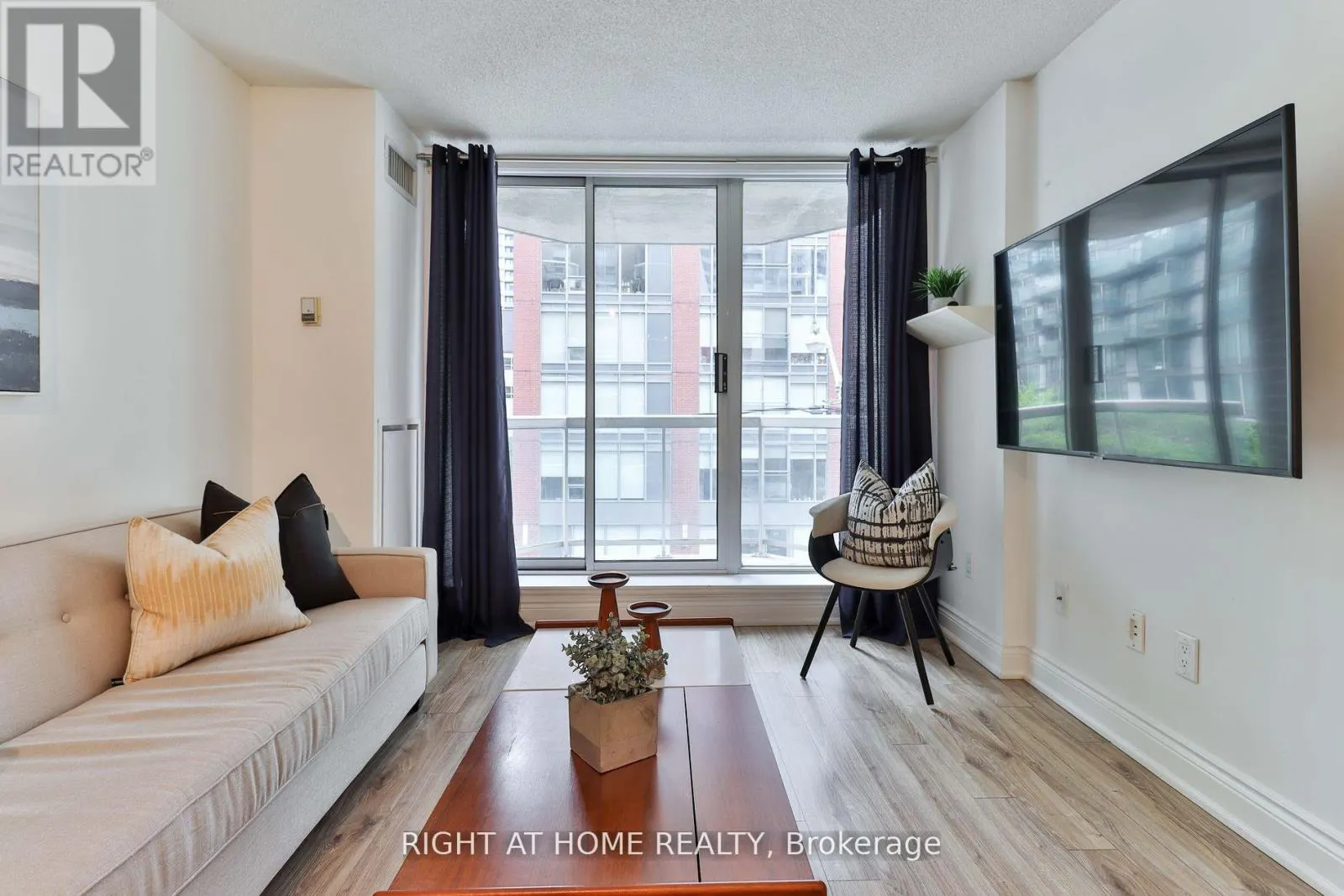 308 - 330 ADELAIDE STREET E
