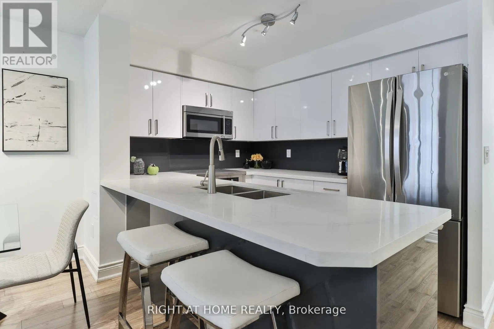 308 - 330 ADELAIDE STREET E