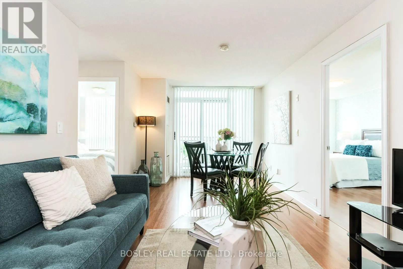 715 - 205 THE DONWAY W