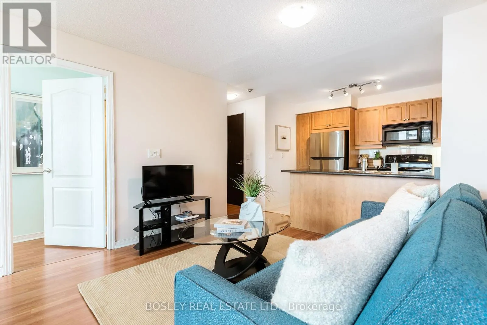 715 - 205 THE DONWAY W
