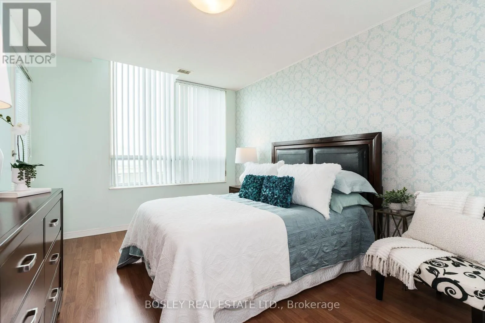 715 - 205 THE DONWAY W