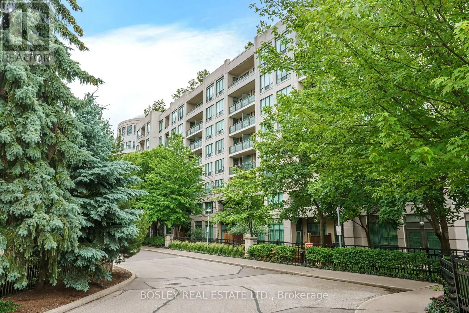 715 - 205 THE DONWAY W