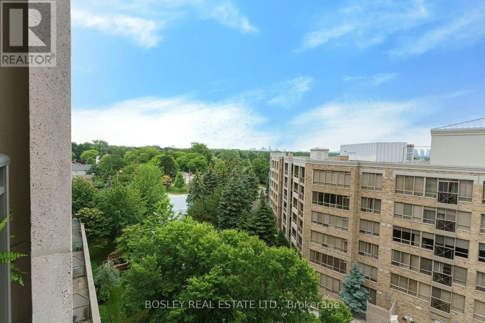 715 - 205 THE DONWAY W