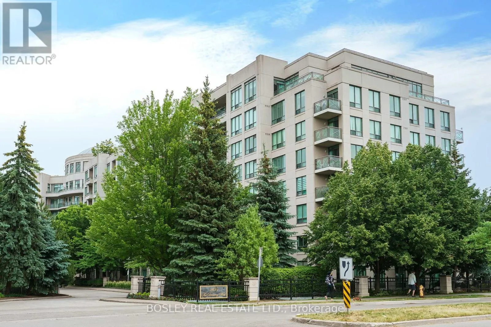 715 - 205 THE DONWAY W