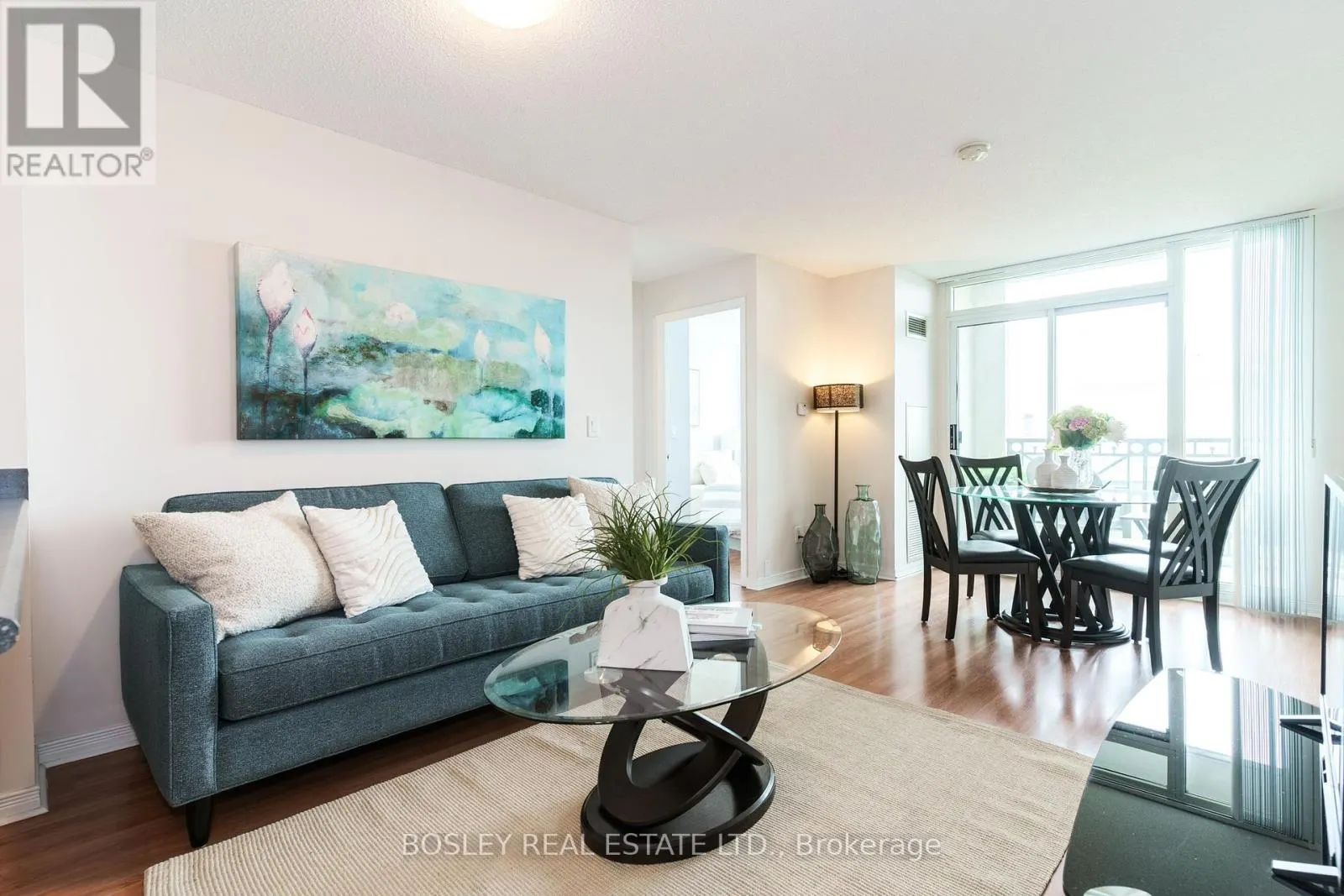 715 - 205 THE DONWAY W