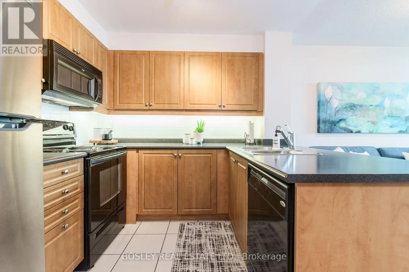 715 - 205 THE DONWAY W