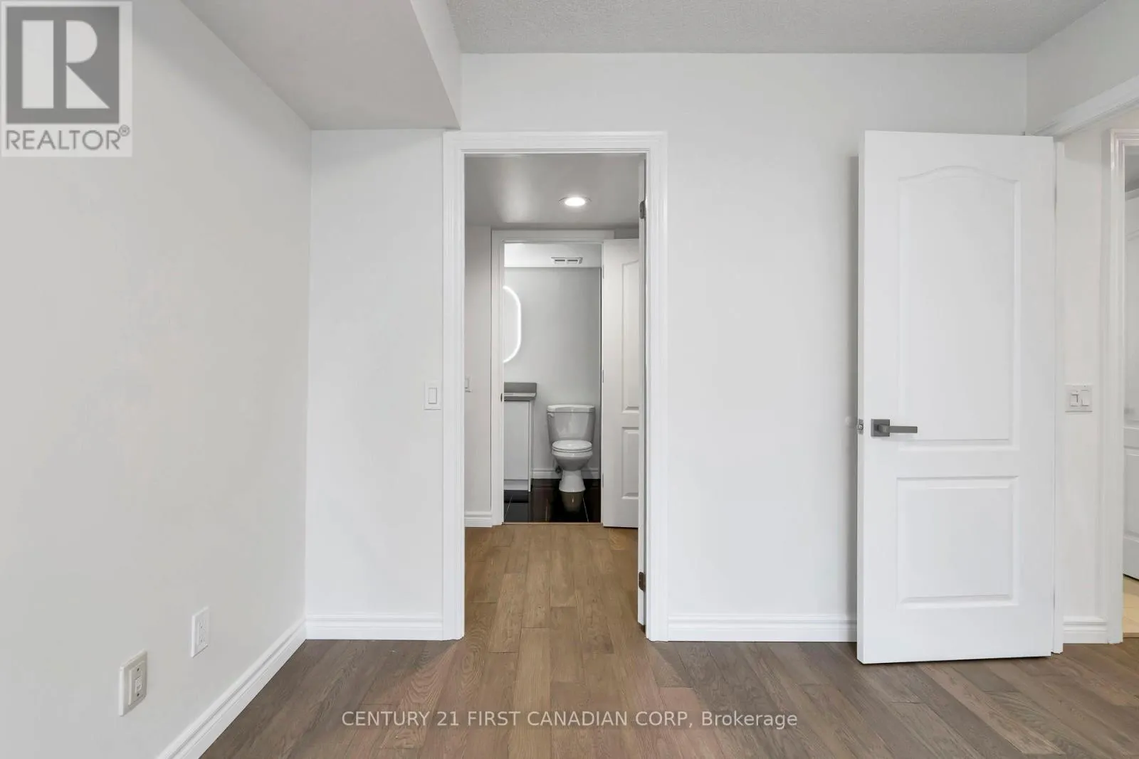 317 - 5 ROSEHILL AVENUE N, #317
