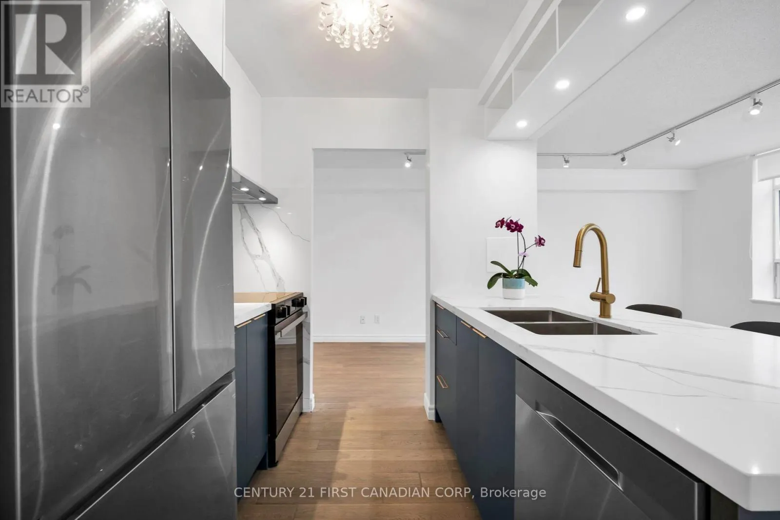 317 - 5 ROSEHILL AVENUE N, #317