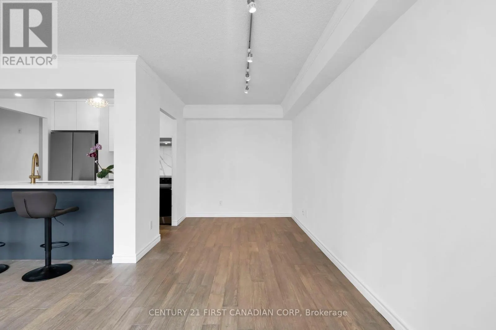 317 - 5 ROSEHILL AVENUE N, #317