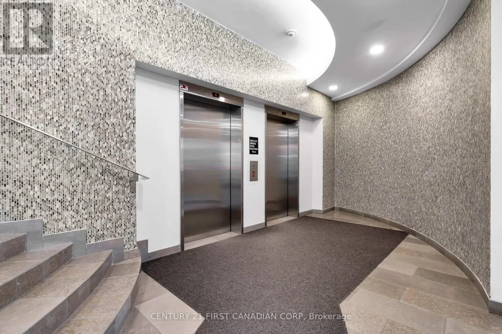317 - 5 ROSEHILL AVENUE N, #317