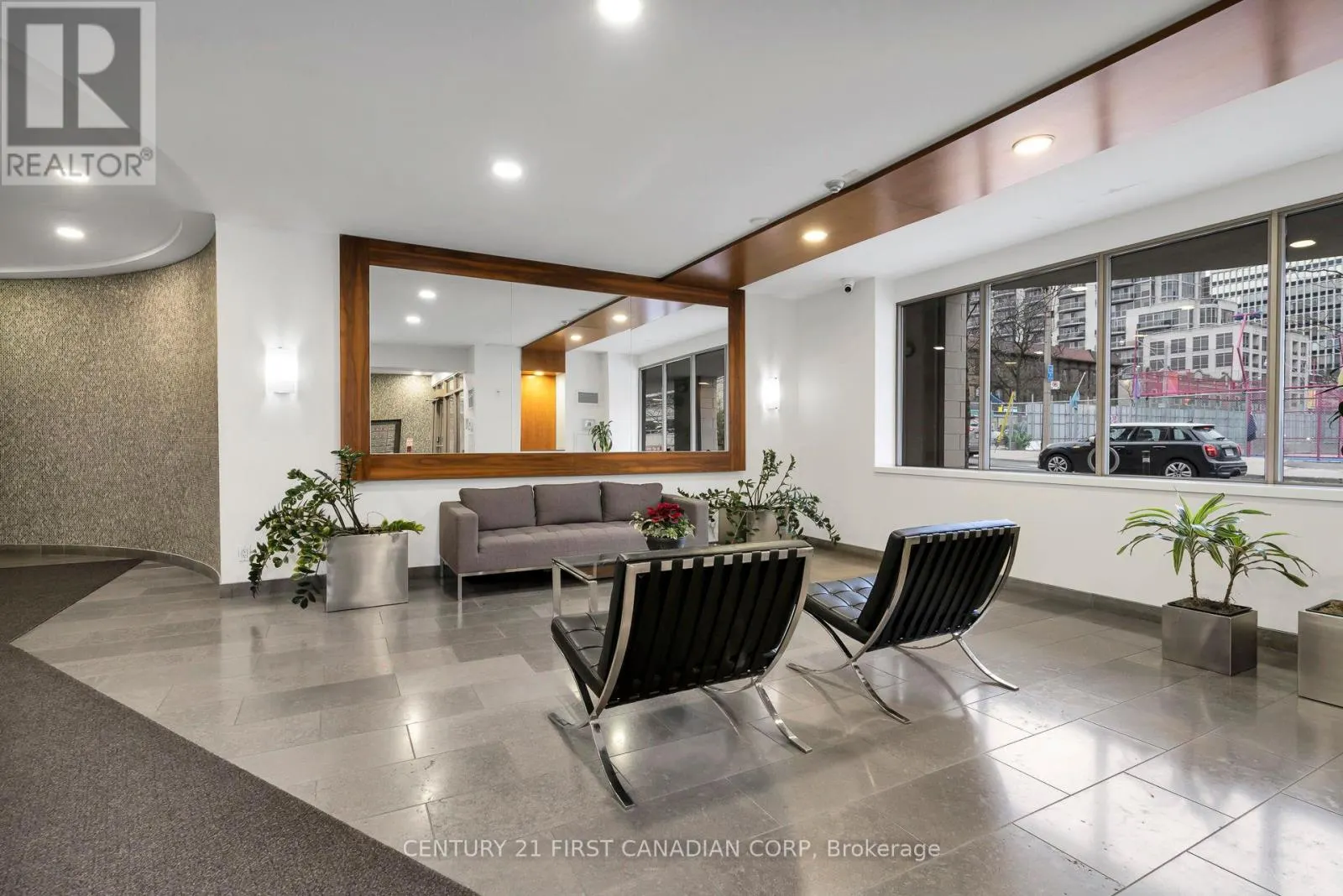 317 - 5 ROSEHILL AVENUE N, #317