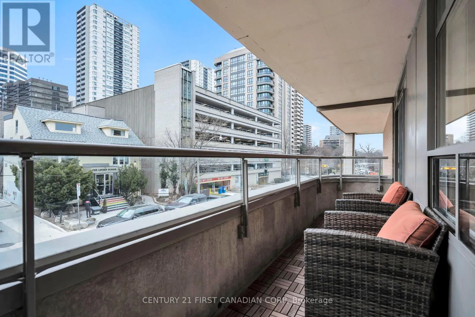 317 - 5 ROSEHILL AVENUE N, #317