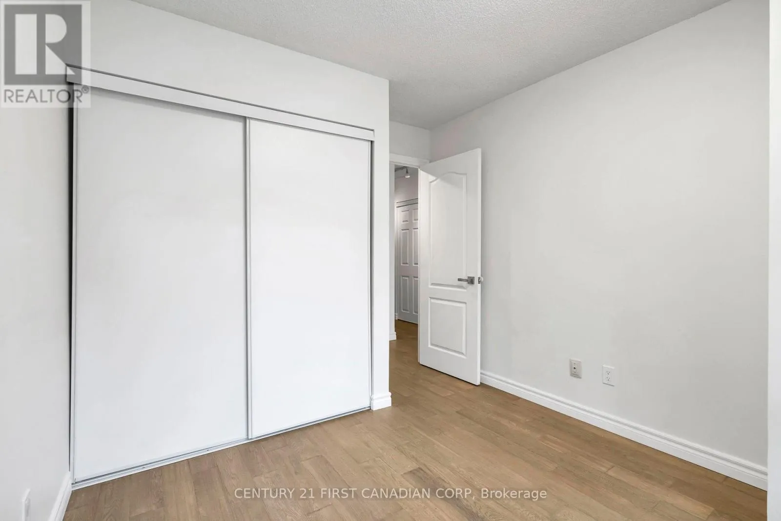 317 - 5 ROSEHILL AVENUE N, #317