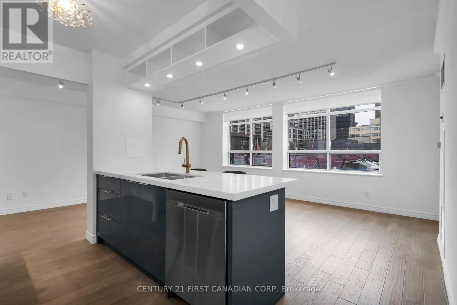 317 - 5 ROSEHILL AVENUE N, #317