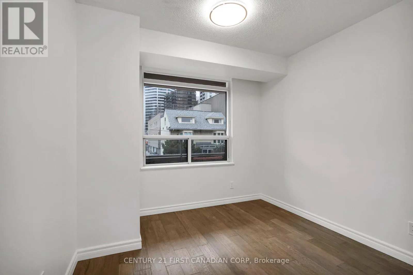 317 - 5 ROSEHILL AVENUE N, #317