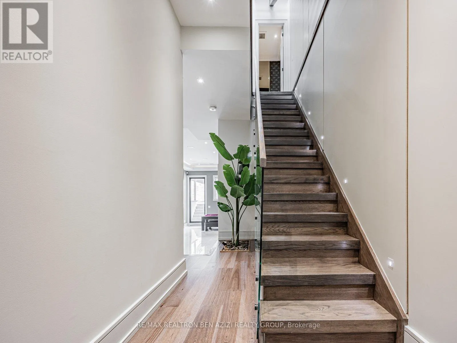 323 MELROSE AVENUE