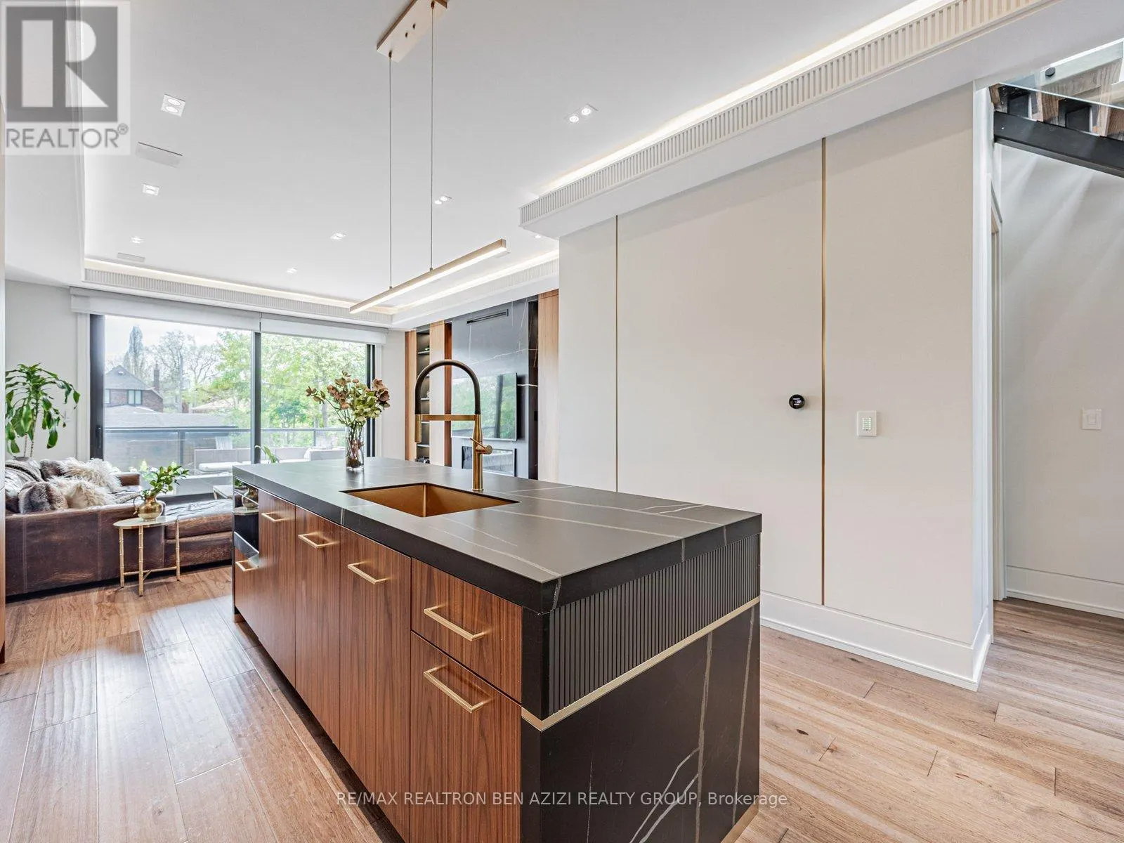 323 MELROSE AVENUE