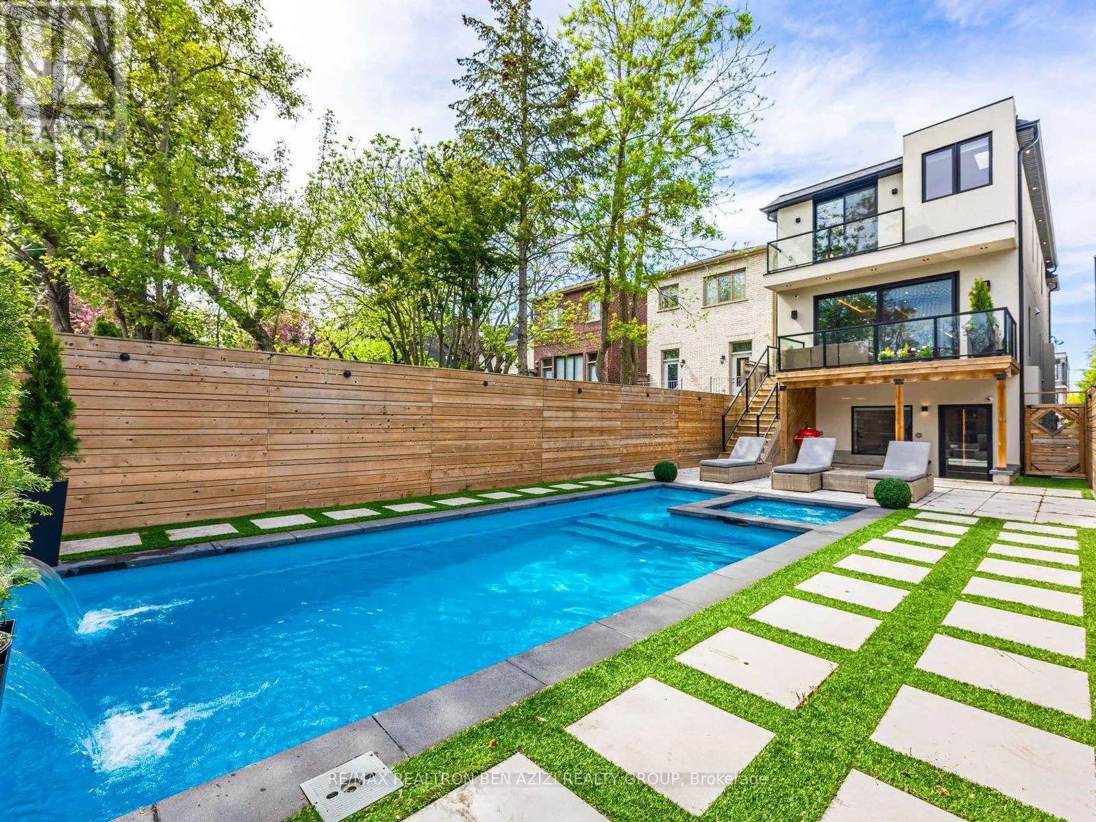 323 MELROSE AVENUE