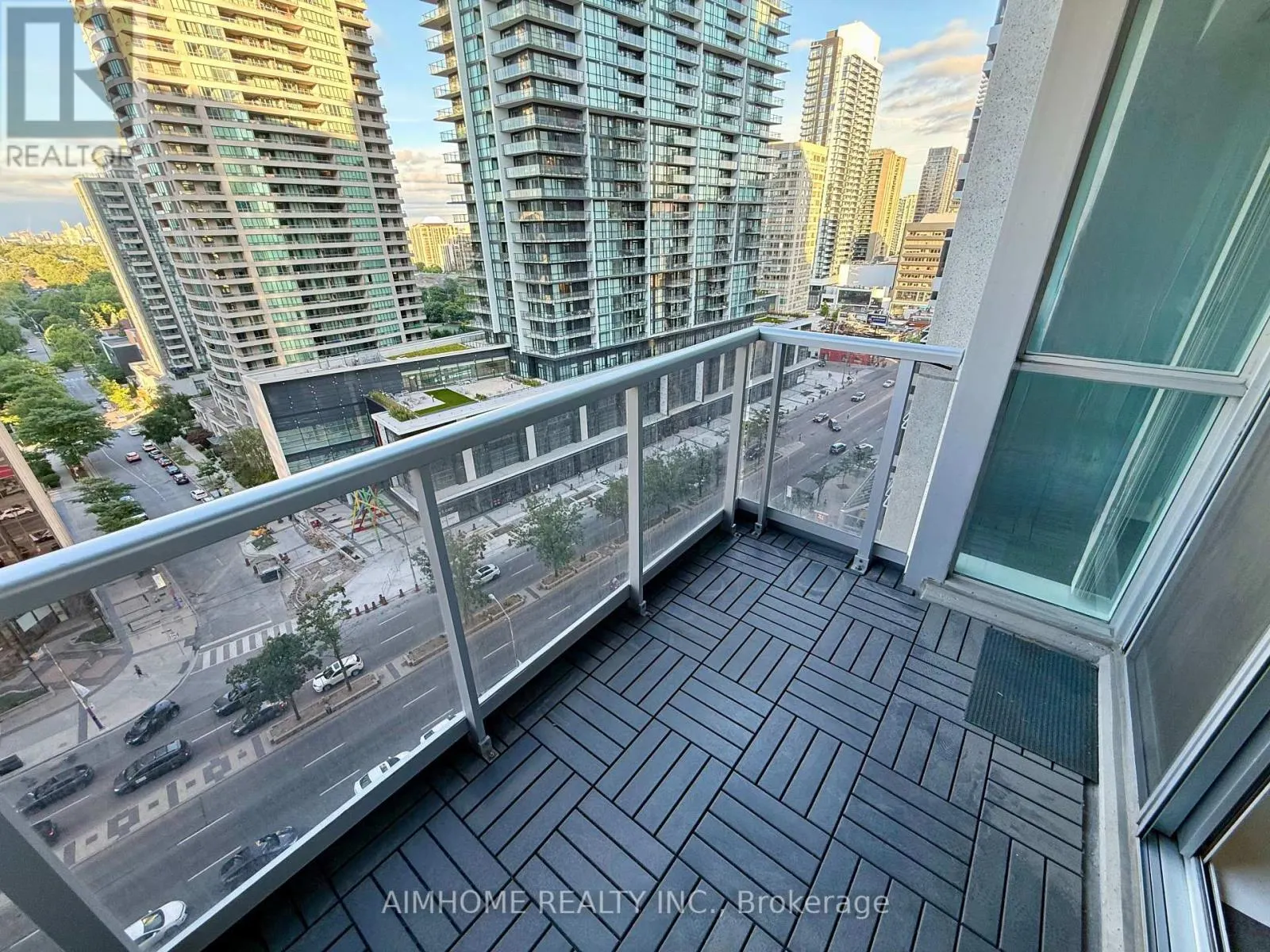 1803 - 4978 YONGE STREET