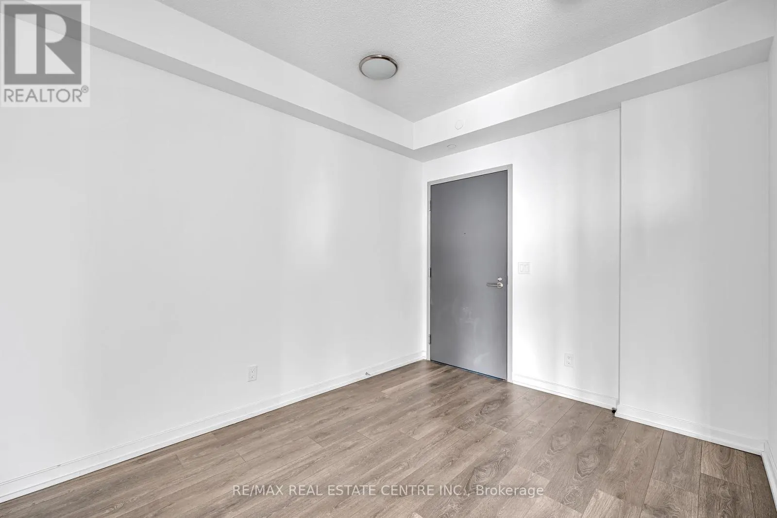 805 - 36 FOREST MANOR ROAD