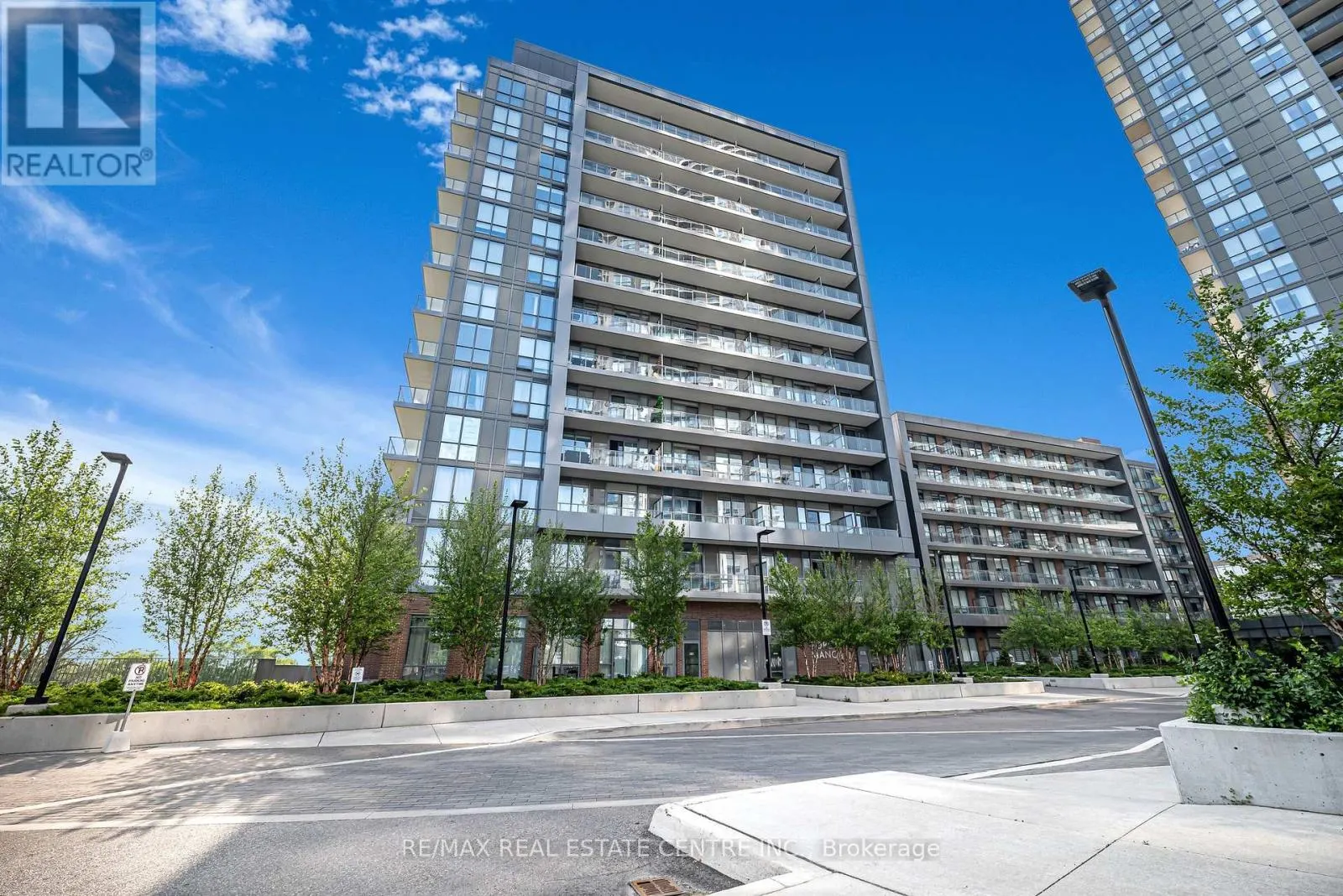805 - 36 FOREST MANOR ROAD