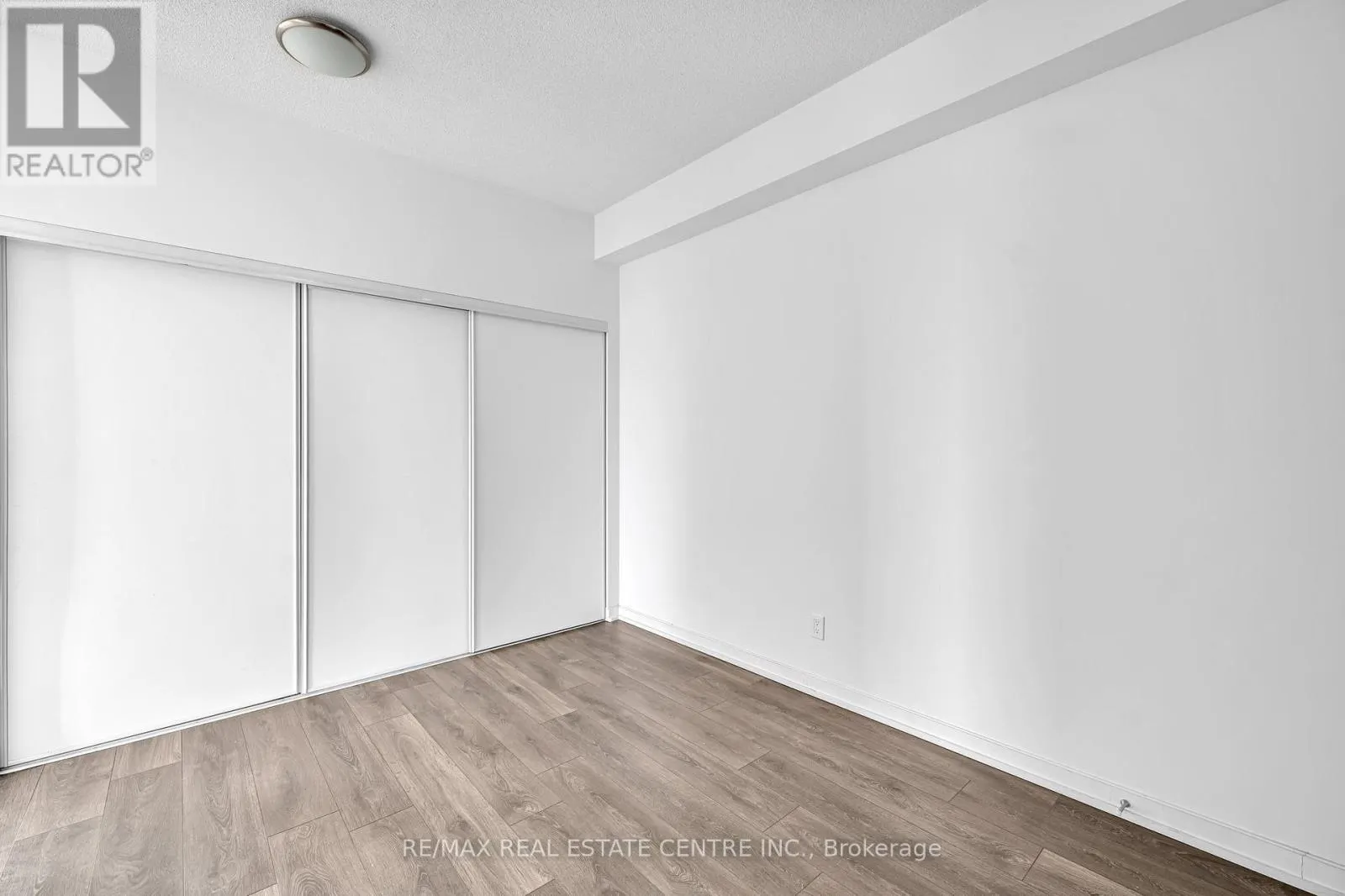 805 - 36 FOREST MANOR ROAD