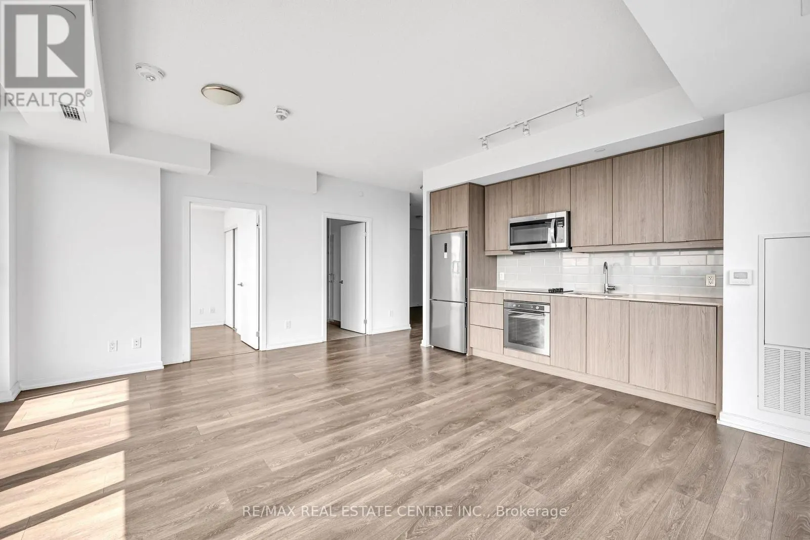 805 - 36 FOREST MANOR ROAD